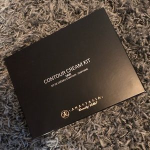 Anastasia Beverly Hills cream contour kit